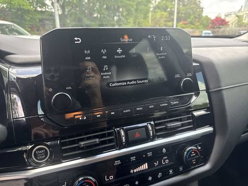 Used 2022 Nissan Pathfinder SL AWD/4WD image 22