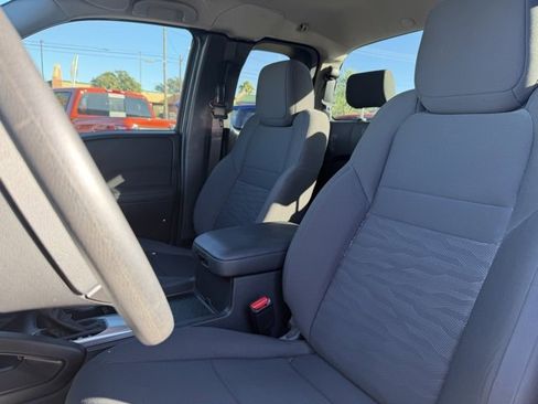 Certified 2022 Nissan Frontier S image 7