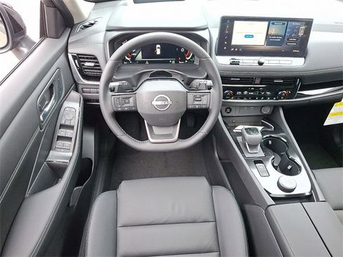 New 2025 Nissan Rogue SL w/ Tech Package image 2