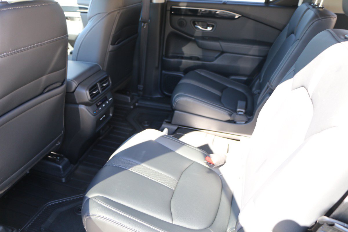 Used 2025 Honda Pilot EX-L image 31