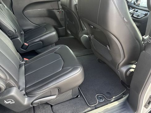 New 2026 Chrysler Pacifica Select FWD image 40