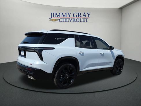 New 2027 Chevrolet Traverse RS w/ LPO, Floor Liner Package FWD image 5