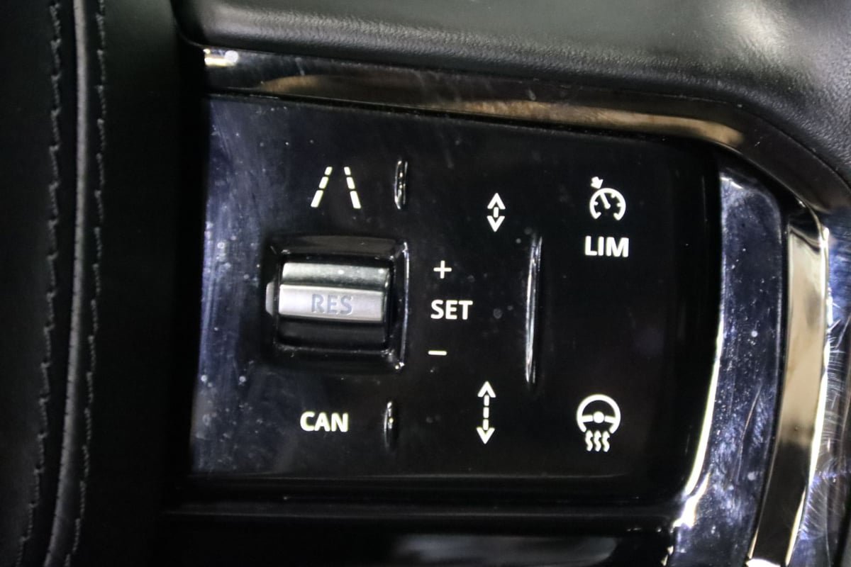 Used 2025 Land Rover Range Rover Velar Dynamic SE AWD/4WD image 16