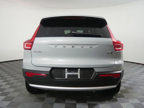 Used 2025 Volvo XC40 B5 Plus w/ Climate Package image 4