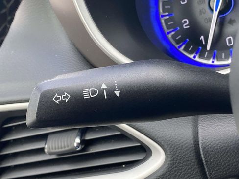 Used 2023 Chrysler Voyager LX image 20