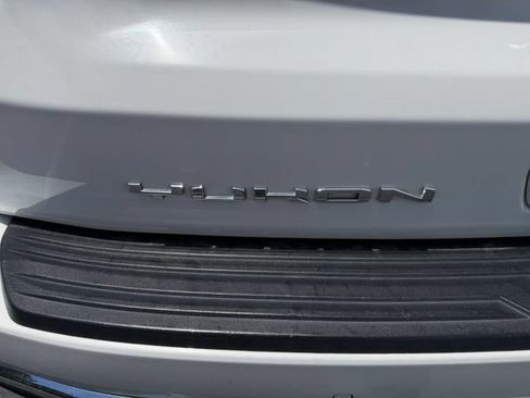 Certified 2021 GMC Yukon SLT w/ SLT Premium Package AWD/4WD image 8
