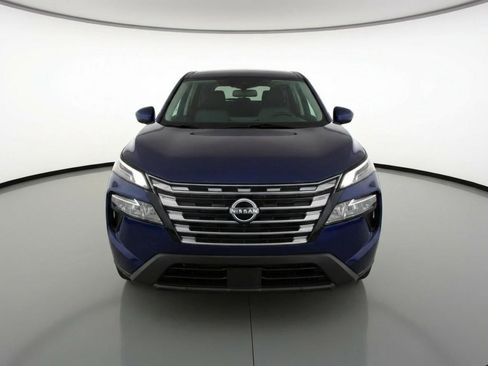 Used 2025 Nissan Rogue SV image 2