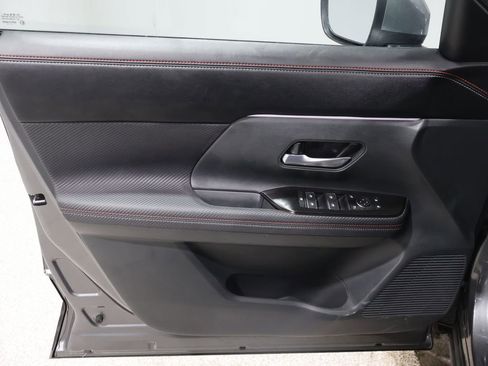 Used 2025 Nissan Kicks SR image 13