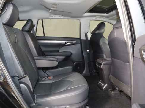 Used 2020 Toyota Highlander Limited AWD/4WD image 15