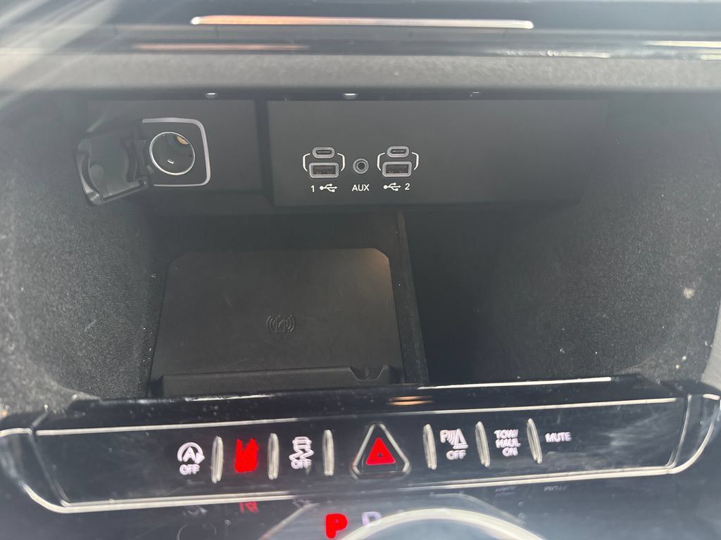 Used 2025 Jeep Wagoneer 4WD image 23
