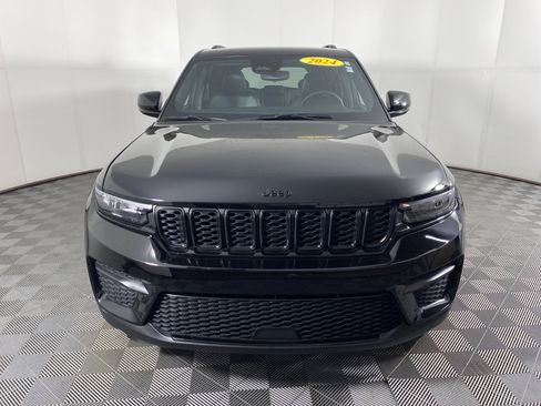 Used 2024 Jeep Grand Cherokee Altitude AWD/4WD image 12