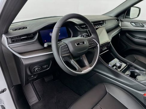 New 2025 Jeep Grand Cherokee Limited image 13