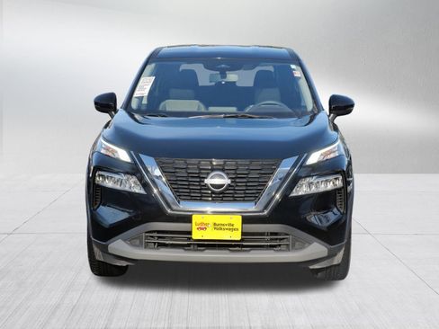 Used 2023 Nissan Rogue SV image 2