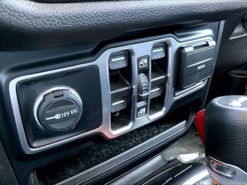 Used 2024 Jeep Wrangler Sport S image 34