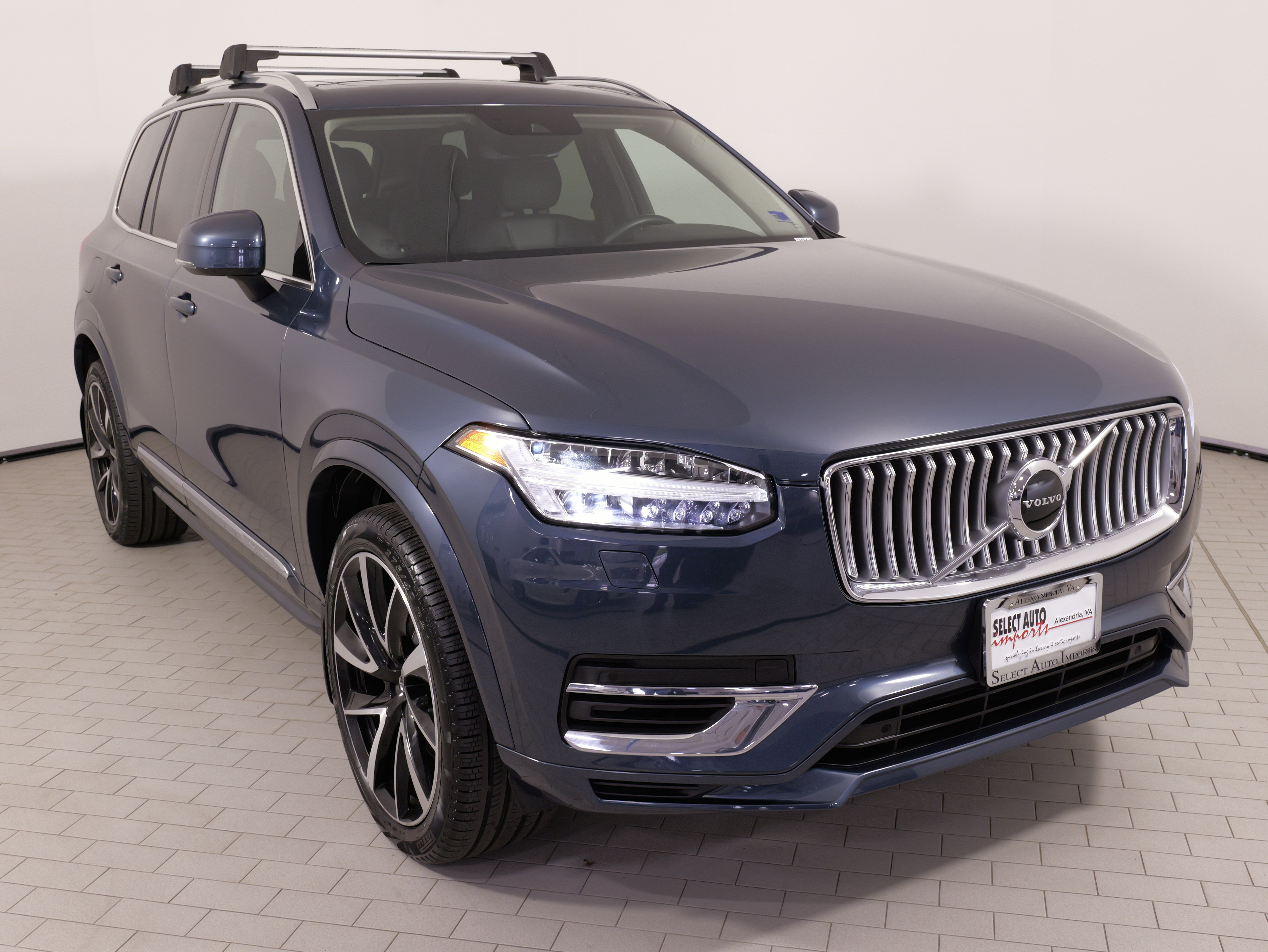Used 2021 Volvo XC90 T8 Inscription Expression w/ Protection Package Premier AWD/4WD image 5
