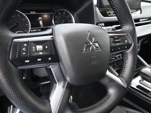 Used 2025 Mitsubishi Outlander SE image 23