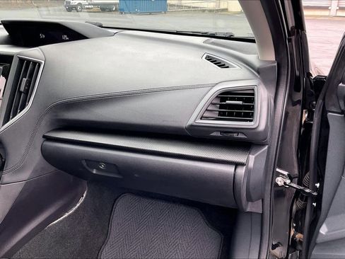 Used 2017 Subaru Impreza 2.0i Premium image 19