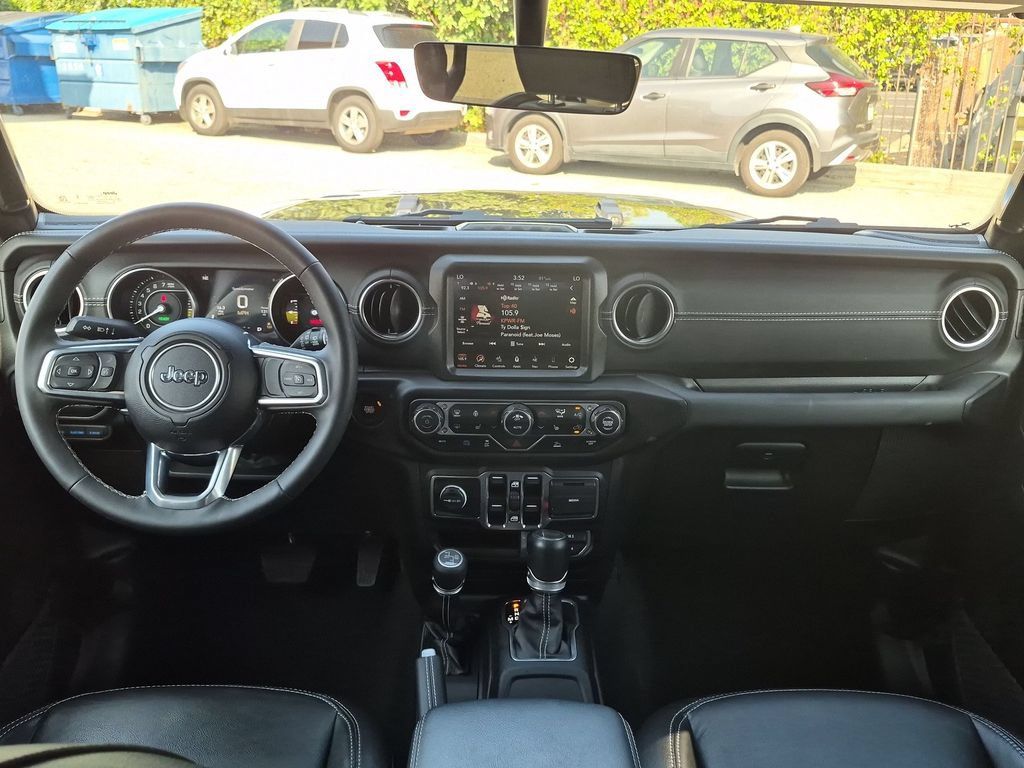Used 2023 Jeep Wrangler Unlimited Sahara w/ Cold Weather Group AWD/4WD image 25