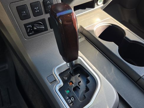 Used 2017 Toyota Sequoia Platinum image 28