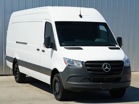 Used 2024 Mercedes-Benz Sprinter 3500 image 39