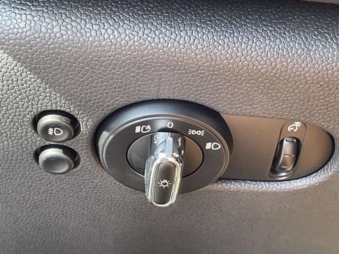Used 2019 MINI Cooper 2-Door Hardtop w/ Storage Package FWD image 34