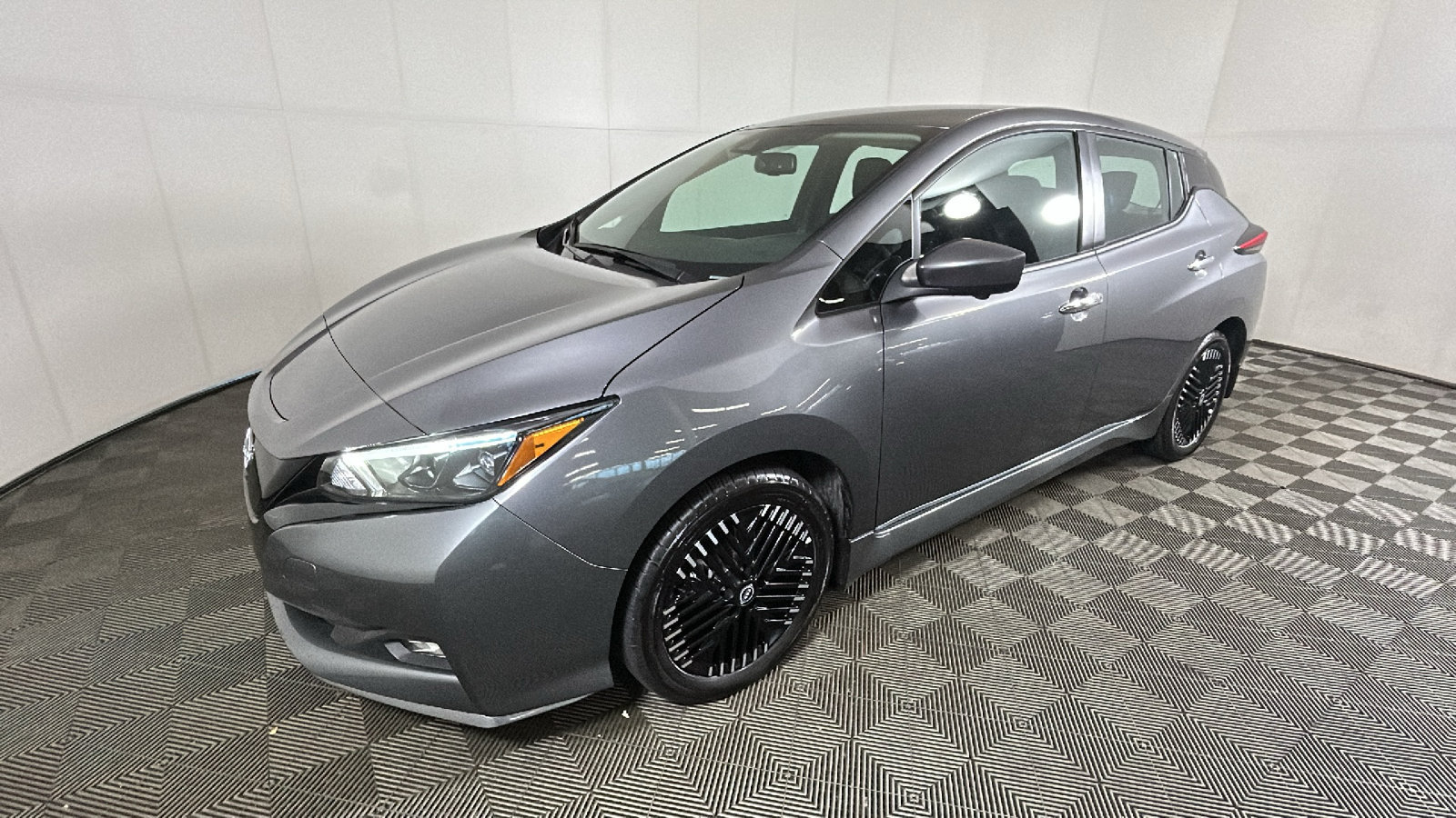 Used 2025 Nissan Leaf SV Plus FWD image 8