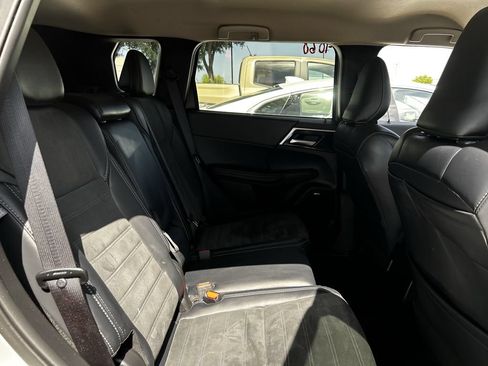 Used 2025 Mitsubishi Outlander SE FWD image 29