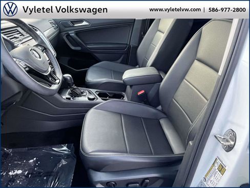 Certified 2021 Volkswagen Tiguan SE w/ Panoramic Sunroof Package image 19