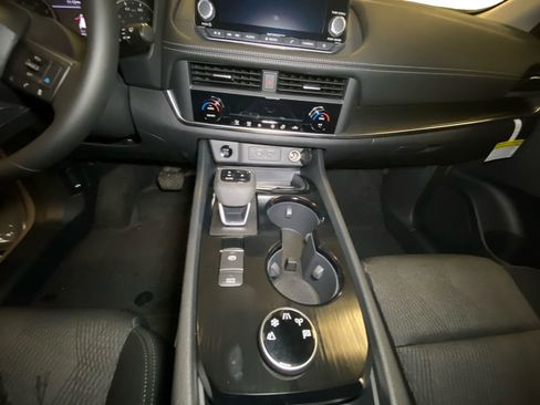 Used 2025 Nissan Rogue SV image 12