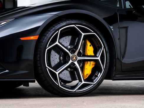 Used 2022 Lamborghini Huracan EVO RWD image 5