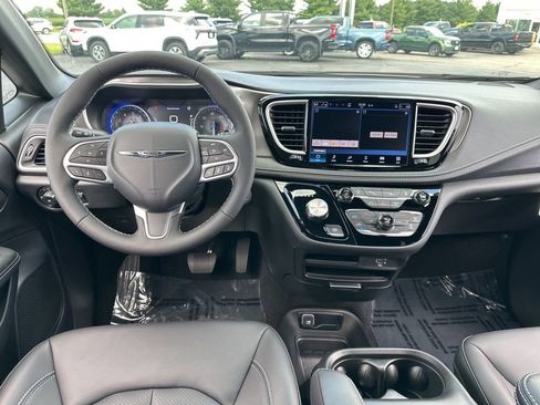 New 2026 Chrysler Pacifica Select image 25