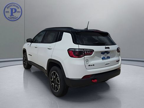Used 2025 Jeep Compass Trailhawk AWD/4WD image 5
