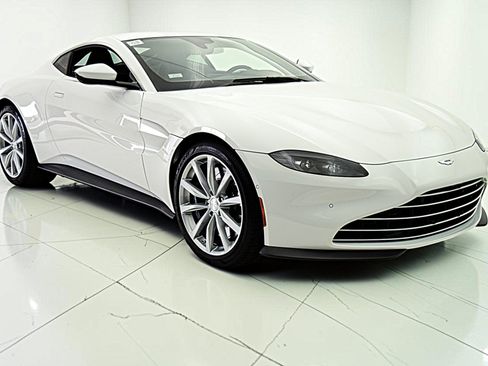 Used 2023 Aston Martin V8 Vantage Coupe RWD image 13
