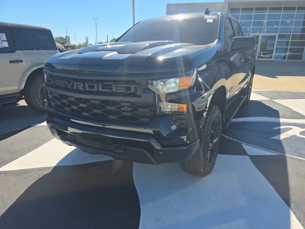 Used 2024 Chevrolet Silverado 1500 Custom Trail Boss w/ Midnight Edition AWD/4WD image 4