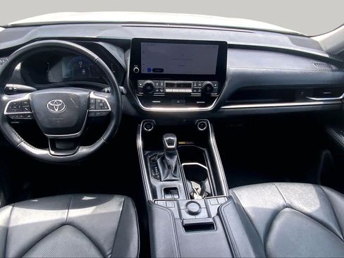 Used 2025 Toyota Grand Highlander AWD image 14