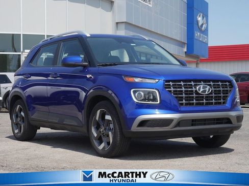 Used 2025 Hyundai Venue Limited FWD image 1