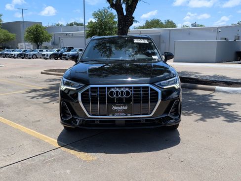 Certified 2025 Audi Q3 2.0T Premium w/ Convenience Package AWD/4WD image 3