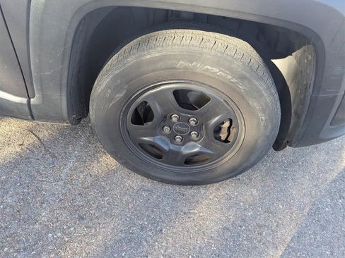 Used 2020 Jeep Renegade Sport image 6