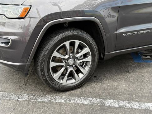 Used 2017 Jeep Grand Cherokee Overland w/ Jeep Active Safety Group image 11