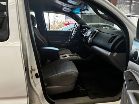 Used 2014 Toyota Tacoma 4x4 Double Cab w/ TRD Off-Road Package image 31