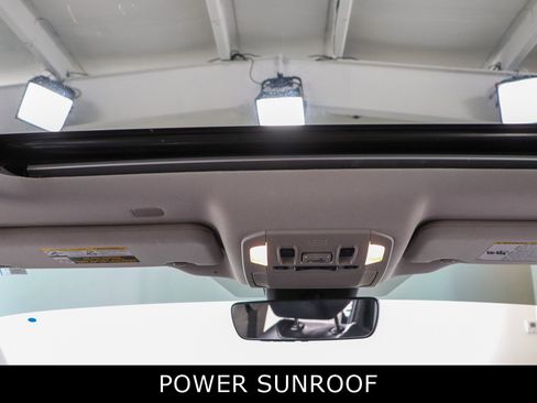 Used 2020 Toyota Highlander XLE FWD image 21