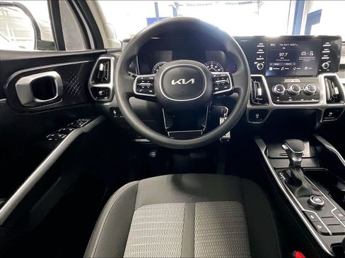 Used 2022 Kia Sorento LX FWD image 17