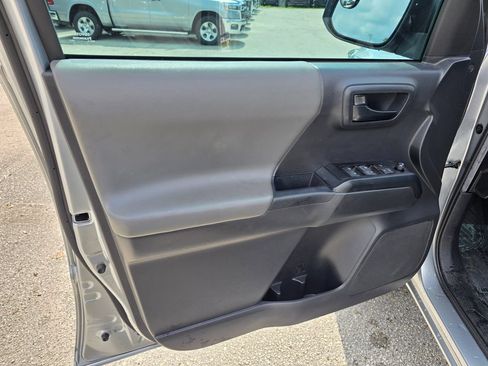 Used 2022 Toyota Tacoma SR AWD/4WD image 13