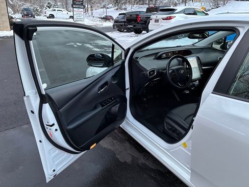 Used 2022 Toyota Prius Prime Limited image 11