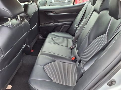 Used 2023 Toyota Camry SE image 9