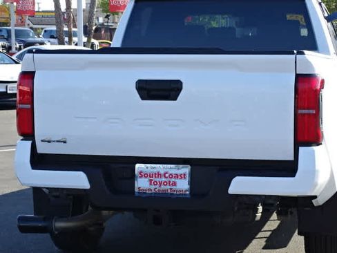 Certified 2025 Toyota Tacoma SR5 AWD/4WD image 15