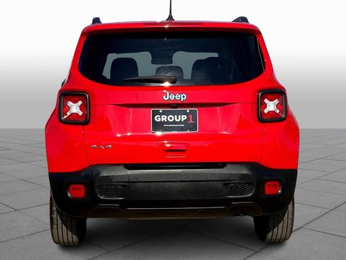 Used 2023 Jeep Renegade Latitude w/ Premium Group image 4