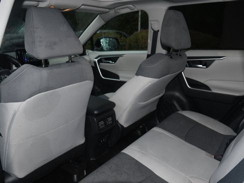 Used 2019 Toyota RAV4 XLE image 16