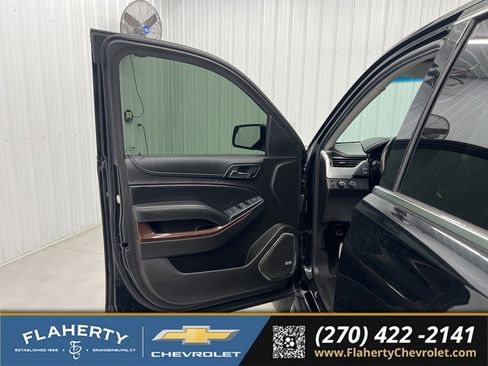 Used 2017 GMC Yukon SLE w/ SLE Value Package AWD/4WD image 8