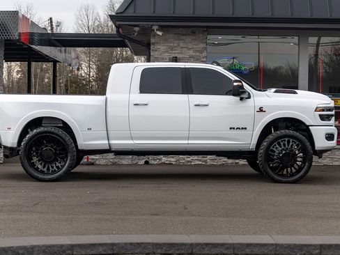 Used 2026 RAM 3500 Limited image 25